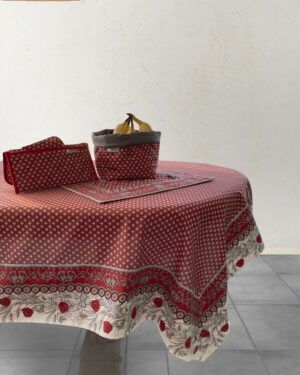 montmirail-rouge- nappe